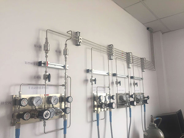 大學實驗室氣瓶間供氣系統圖片